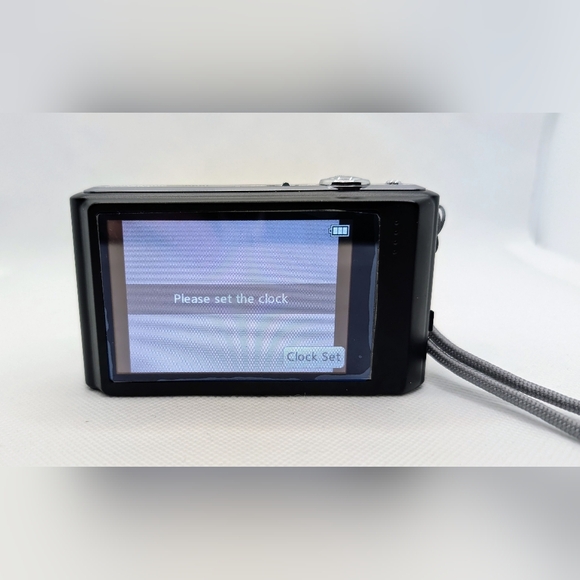 Panasonic LUMIX DMC-FH27 16.1MP Digital Camera 8X Optical Zoom w/Charger Battery - Picture 3 of 6